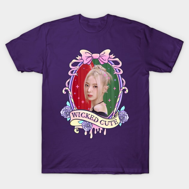 Halloween Wicked Cute Lia ITZY T-Shirt by wennstore